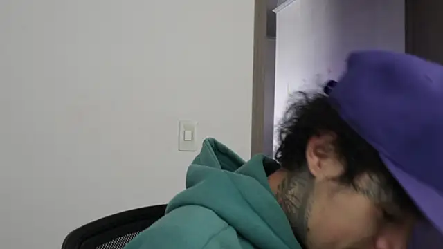 trieone online show from 01/12/26, 01:51