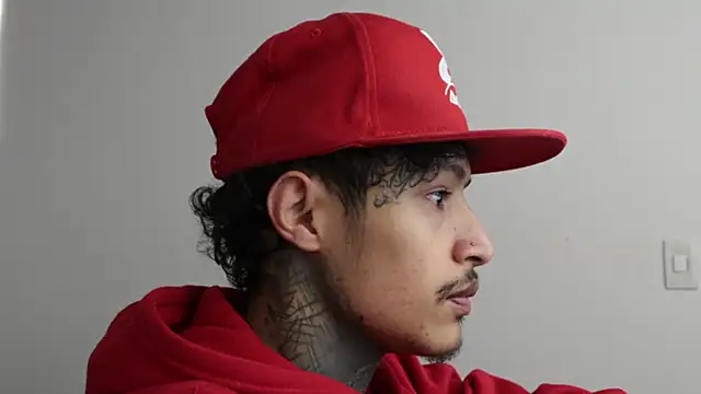 Snapshot of trieone chatting on 02/21/25, 11:55 trieone online show from 02/21/25, 11:55