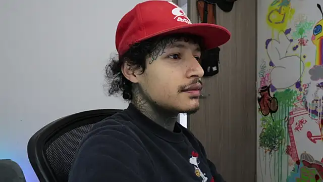 trieone online show from 02/12/26, 01:33