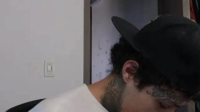 Snapshot of trieone chatting on 09/12/25, 02:17 trieone online show from 09/12/25, 02:17