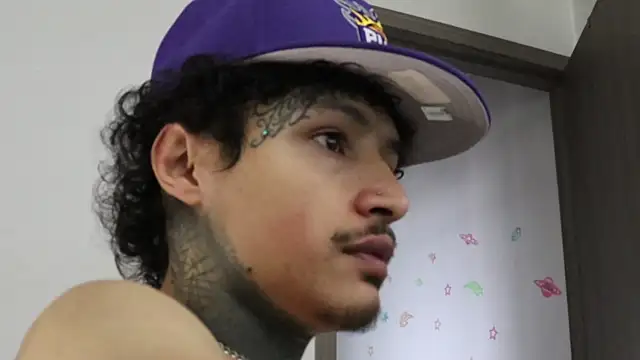 Snapshot of trieone chatting on 10/22/25, 07:57 trieone online show from 10/22/25, 07:57