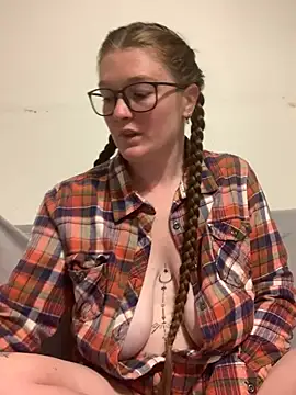 Snapshot of PussiesnCream_ chatting on 07/29/26, 04:28 PussiesnCream online show from 07/29/26, 04:28