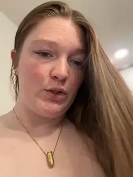 Snapshot of PussiesnCream_ chatting on 03/17/25, 02:12 PussiesnCream online show from 03/17/25, 02:12