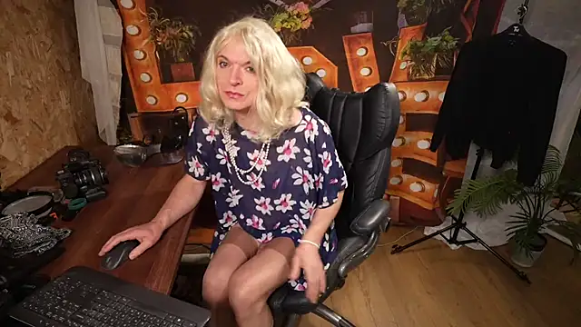 JessicaNylonQueen online show from 10/26/25, 12:27