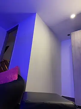 Victoria14  online show from 10/10/25, 01:39