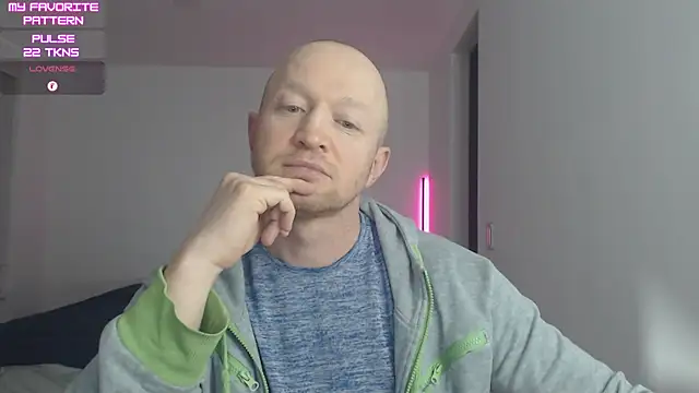 Snapshot of kevintyler69 chatting on 04/10/26, 01:45 kevintyler69 online show from 04/10/26, 01:45