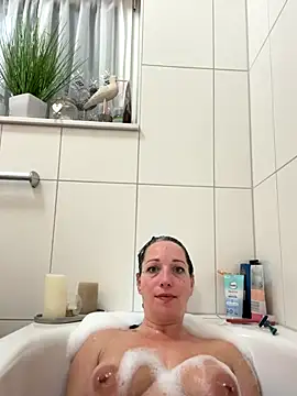 Snapshot of Viola_Beck chatting on 10/19/25, 06:54 Viola Beck online show from 10/19/25, 06:54