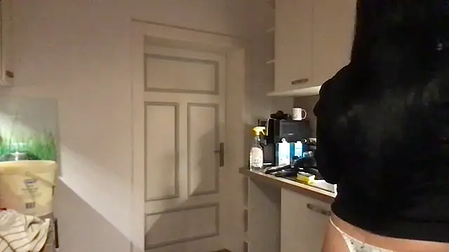 Snapshot of Viola_Beck chatting on 11/13/25, 06:17 Viola Beck online show from 11/13/25, 06:17