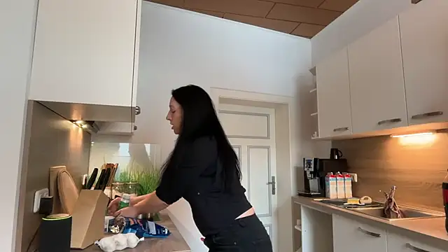 Snapshot of Viola_Beck chatting on 02/14/26, 12:27 Viola Beck online show from 02/14/26, 12:27