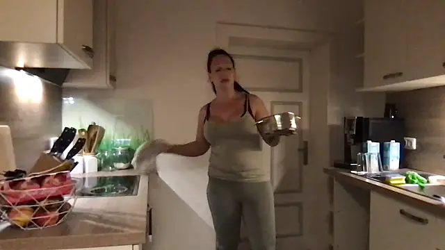 Snapshot of Viola_Beck chatting on 11/10/25, 05:29 Viola Beck online show from 11/10/25, 05:29