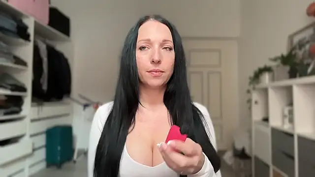 Snapshot of Viola_Beck chatting on 02/24/26, 08:59 Viola Beck online show from 02/24/26, 08:59