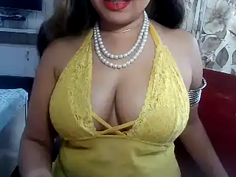 Snapshot of yourradhika chatting on 03/06/25, 06:52 yourradhika online show from 03/06/25, 06:52