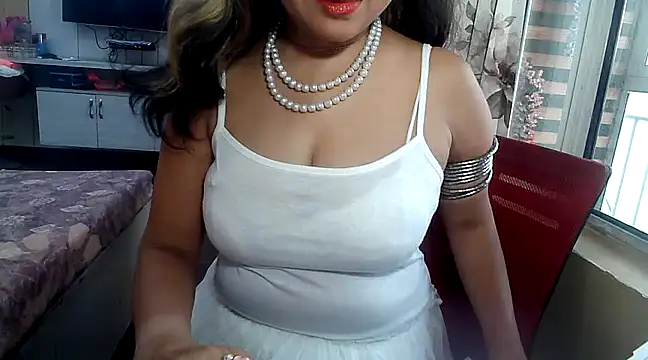 Snapshot of yourradhika chatting on 02/24/25, 07:11 yourradhika online show from 02/24/25, 07:11