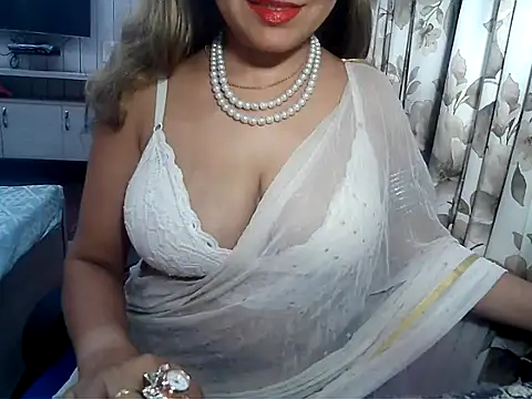 Snapshot of yourradhika chatting on 03/09/25, 05:28 yourradhika online show from 03/09/25, 05:28