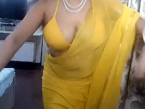 Snapshot of yourradhika chatting on 03/06/25, 05:43 yourradhika online show from 03/06/25, 05:43