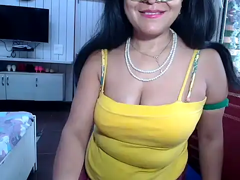 yourradhika online show from 04/08/26, 08:05