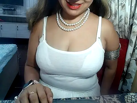 Snapshot of yourradhika chatting on 03/10/25, 06:23 yourradhika online show from 03/10/25, 06:23