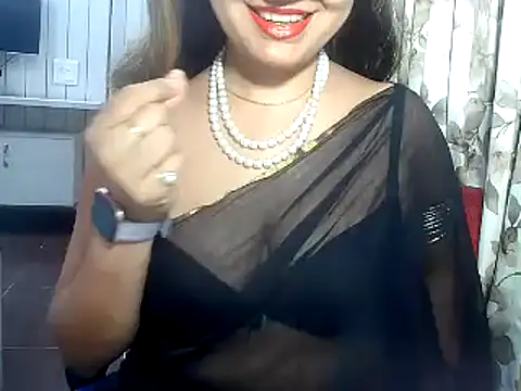 Snapshot of yourradhika chatting on 03/08/25, 05:33 yourradhika online show from 03/08/25, 05:33