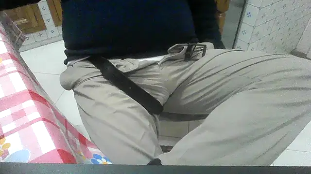 Snapshot of polloiw chatting on 11/17/25, 10:25 polloiw online show from 11/17/25, 10:25