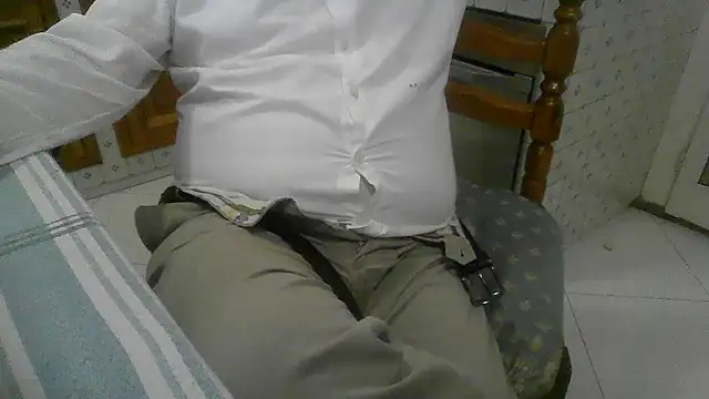 Snapshot of polloiw chatting on 10/23/25, 12:48 polloiw online show from 10/23/25, 12:48