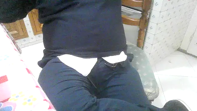 Snapshot of polloiw chatting on 11/24/25, 02:39 polloiw online show from 11/24/25, 02:39