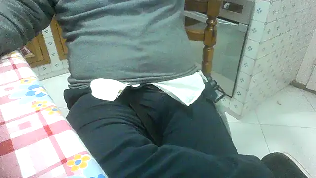 Snapshot of polloiw chatting on 11/20/25, 03:34 polloiw online show from 11/20/25, 03:34