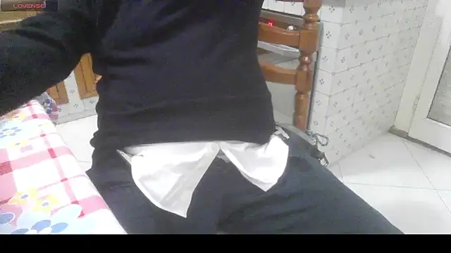 Snapshot of polloiw chatting on 12/19/25, 01:35 polloiw online show from 12/19/25, 01:35