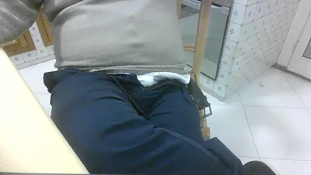 Snapshot of polloiw chatting on 11/26/25, 01:44 polloiw online show from 11/26/25, 01:44