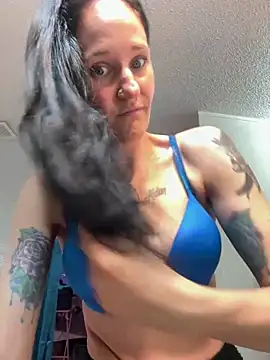 Snapshot of lolabunny9 chatting on 03/17/25, 12:57 lolabunny9 online show from 03/17/25, 12:57