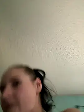 Snapshot of lolabunny9 chatting on 09/24/25, 03:18 lolabunny9 online show from 09/24/25, 03:18