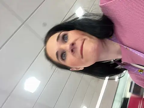 Snapshot of lolabunny9 chatting on 02/05/25, 06:37 lolabunny9 online show from 02/05/25, 06:37