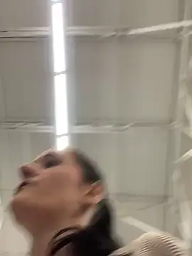 Snapshot of lolabunny9 chatting on 02/11/25, 06:01 lolabunny9 online show from 02/11/25, 06:01