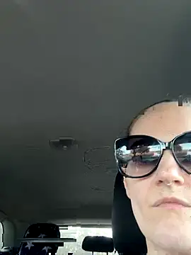 Snapshot of lolabunny9 chatting on 11/23/25, 07:02 lolabunny9 online show from 11/23/25, 07:02