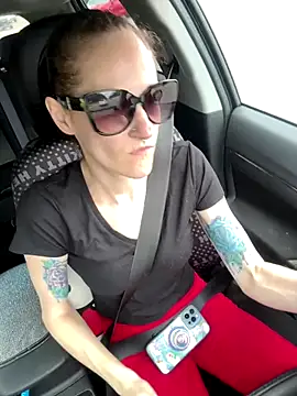 Snapshot of lolabunny9 chatting on 09/28/25, 04:25 lolabunny9 online show from 09/28/25, 04:25