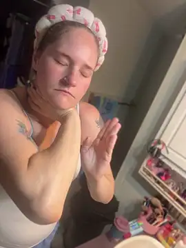 lolabunny9 online show from 06/19/26, 04:35