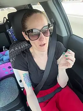 Snapshot of lolabunny9 chatting on 11/15/25, 05:28 lolabunny9 online show from 11/15/25, 05:28