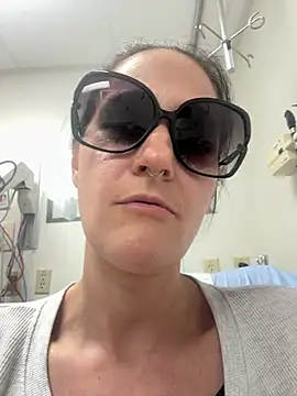 Snapshot of lolabunny9 chatting on 03/21/25, 08:40 lolabunny9 online show from 03/21/25, 08:40