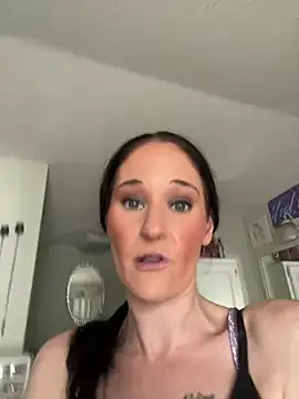 Snapshot of lolabunny9 chatting on 02/07/25, 04:24 lolabunny9 online show from 02/07/25, 04:24