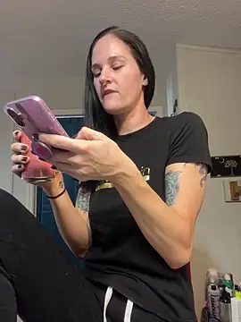 Snapshot of lolabunny9 chatting on 02/21/25, 03:43 lolabunny9 online show from 02/21/25, 03:43