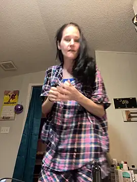 Snapshot of lolabunny9 chatting on 02/10/25, 01:33 lolabunny9 online show from 02/10/25, 01:33