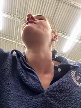 Snapshot of lolabunny9 chatting on 03/10/25, 04:46 lolabunny9 online show from 03/10/25, 04:46