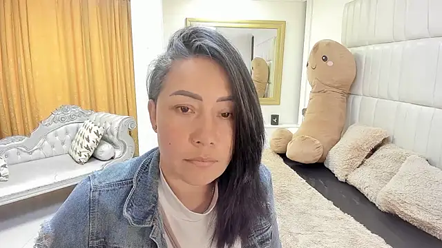 Snapshot of gaby_trent chatting on 02/11/26, 04:29 gaby trent online show from 02/11/26, 04:29