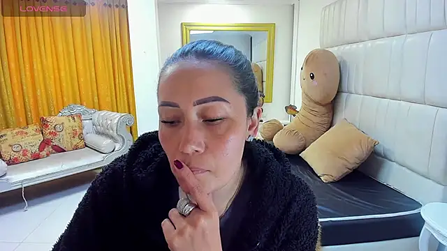 Snapshot of gaby_trent chatting on 03/18/25, 03:55 gaby trent online show from 03/18/25, 03:55