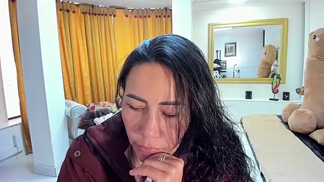 Snapshot of gaby_trent chatting on 10/01/25, 02:10 gaby trent online show from 10/01/25, 02:10