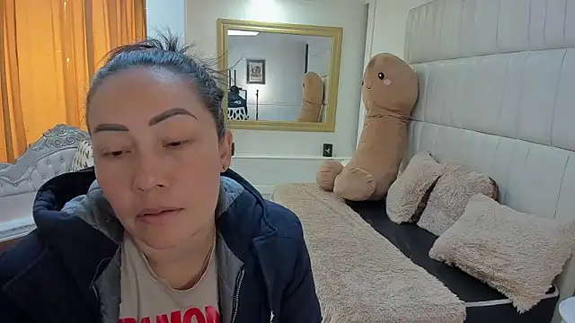 Snapshot of gaby_trent chatting on 02/04/26, 02:01 gaby trent online show from 02/04/26, 02:01