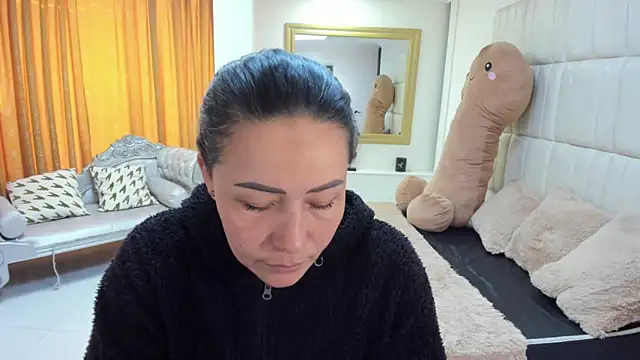 gaby trent online show from 11/11/25, 02:12