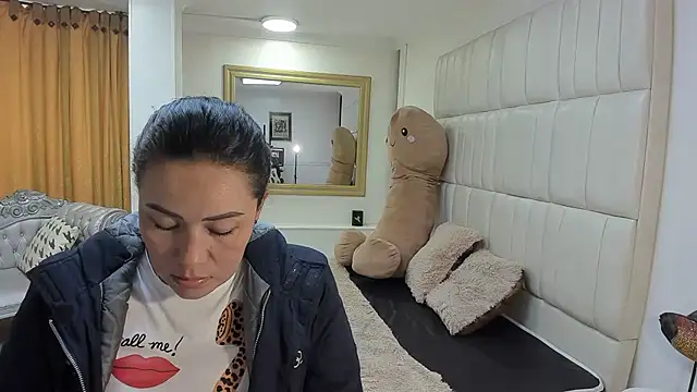 Snapshot of gaby_trent chatting on 02/14/26, 01:55 gaby trent online show from 02/14/26, 01:55