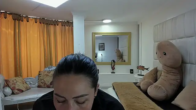 Snapshot of gaby_trent chatting on 09/10/25, 02:38 gaby trent online show from 09/10/25, 02:38