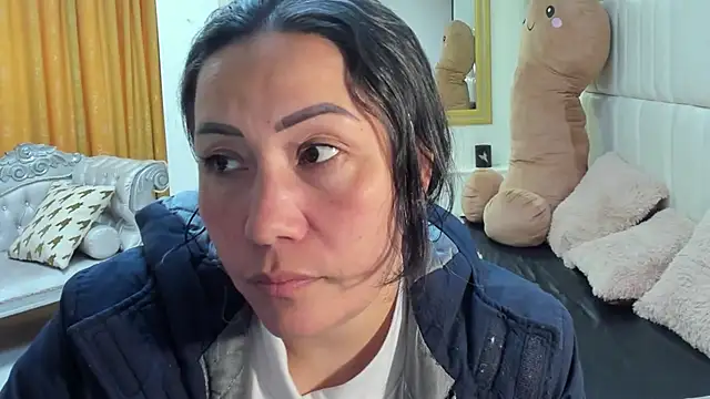 Snapshot of gaby_trent chatting on 02/24/26, 02:40 gaby trent online show from 02/24/26, 02:40