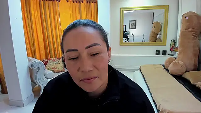 Snapshot of gaby_trent chatting on 10/03/25, 02:40 gaby trent online show from 10/03/25, 02:40